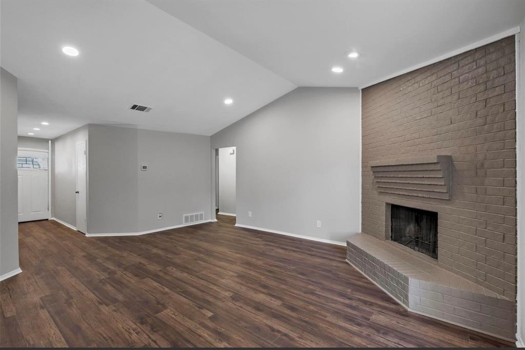 1300 Timbercrest Drive Property Photo 5