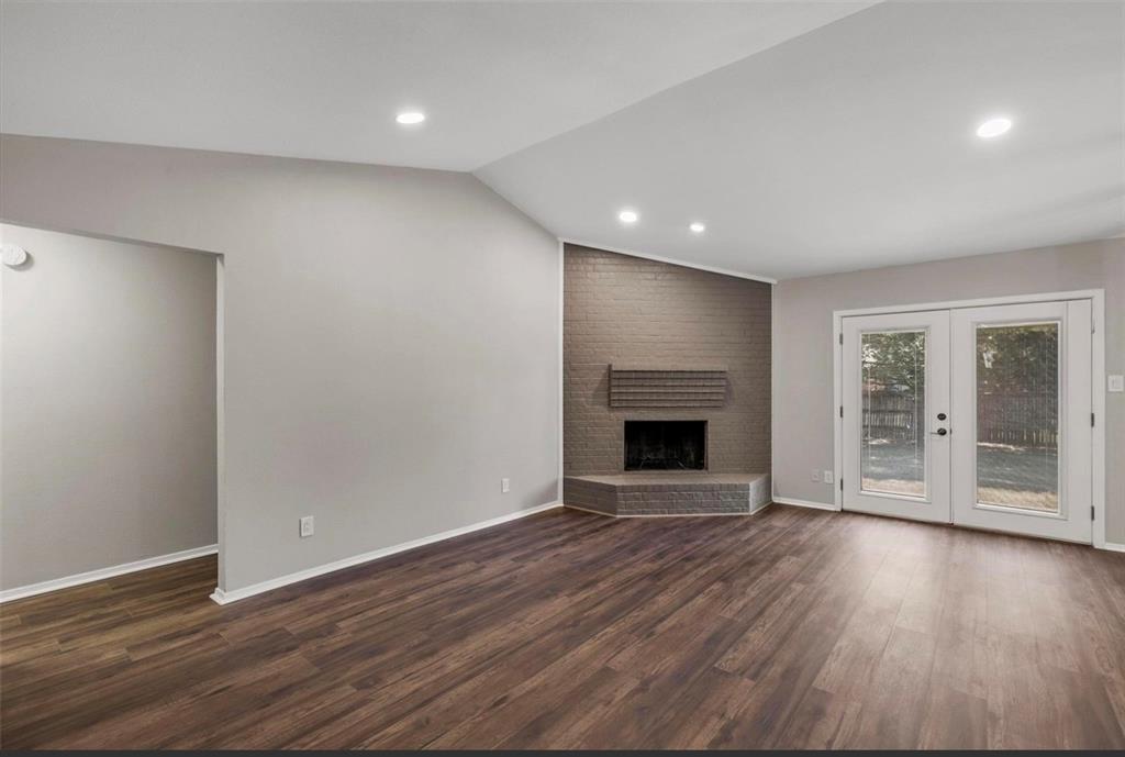 1300 Timbercrest Drive Property Photo 6