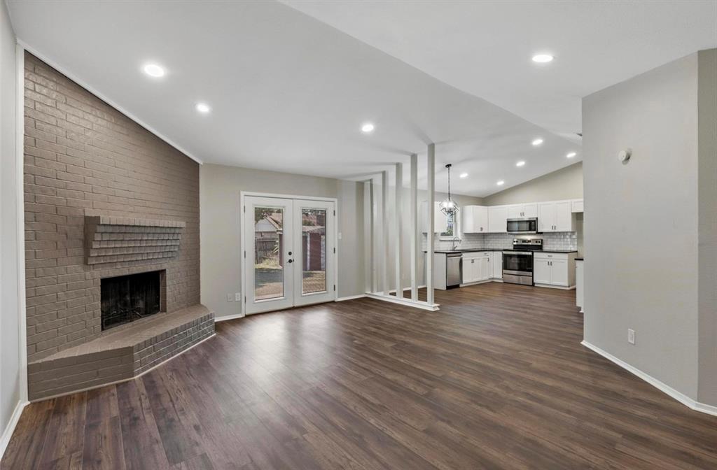 1300 Timbercrest Drive Property Photo 7