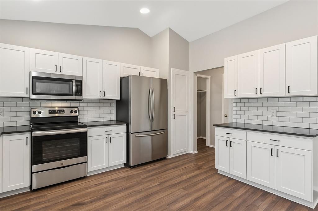 1300 Timbercrest Drive Property Photo 8