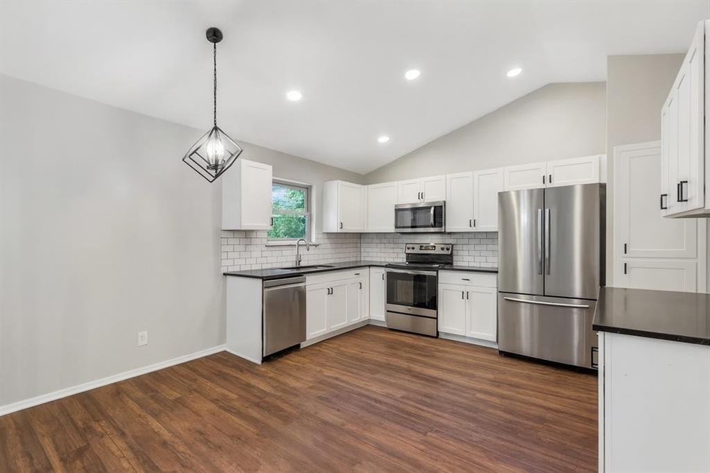 1300 Timbercrest Drive Property Photo 9