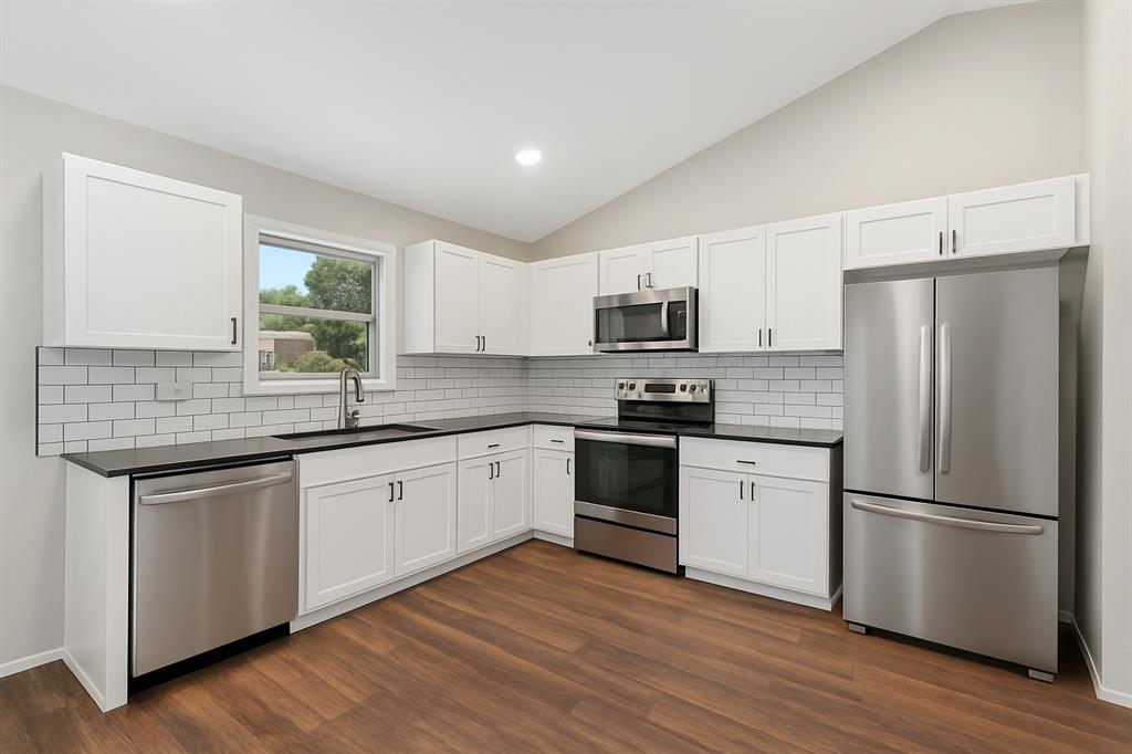 1300 Timbercrest Drive Property Photo 10