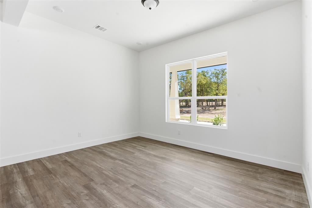 1552 Lakeridge Boulevard Property Photo 17