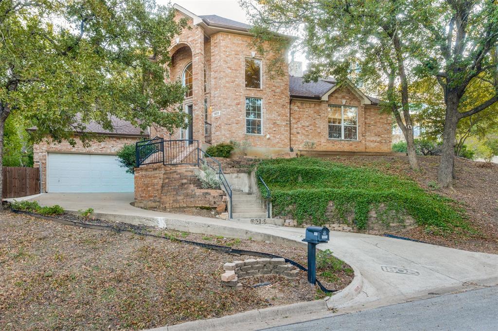 1805 Old Oak Drive Property Photo 1