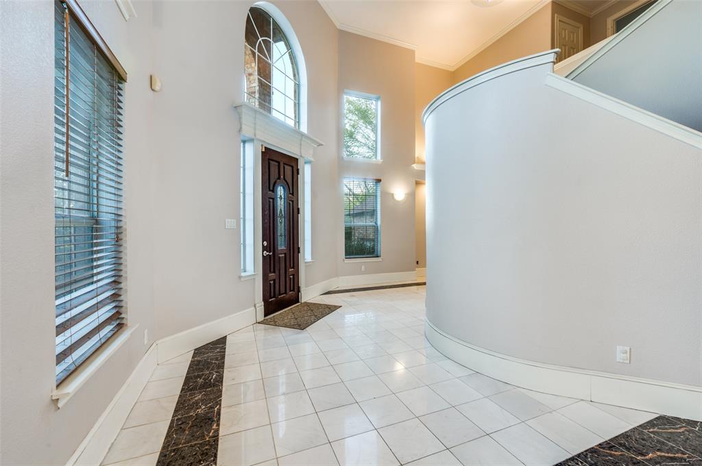 1805 Old Oak Drive Property Photo 3