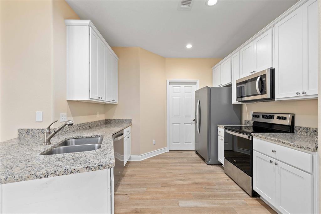 1403 Waterstone Drive Property Photo 9