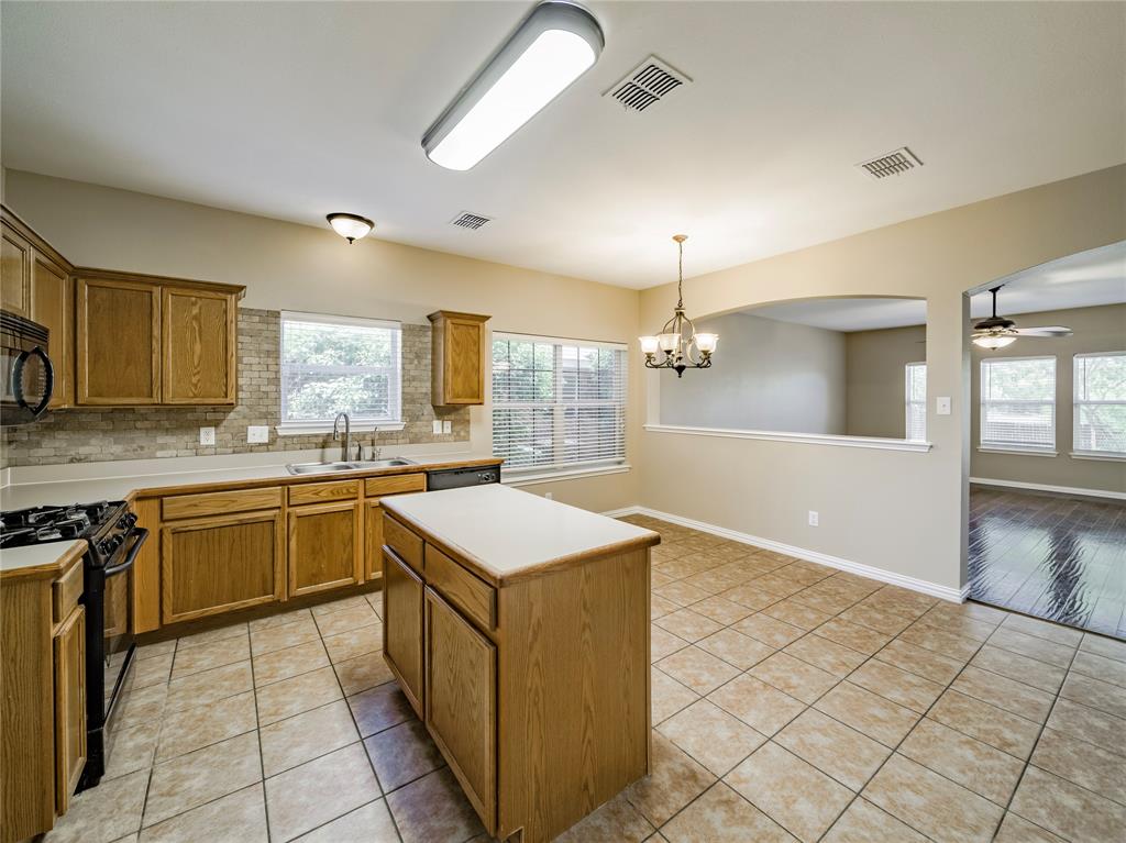 4016 Summerhill Lane Property Photo 5