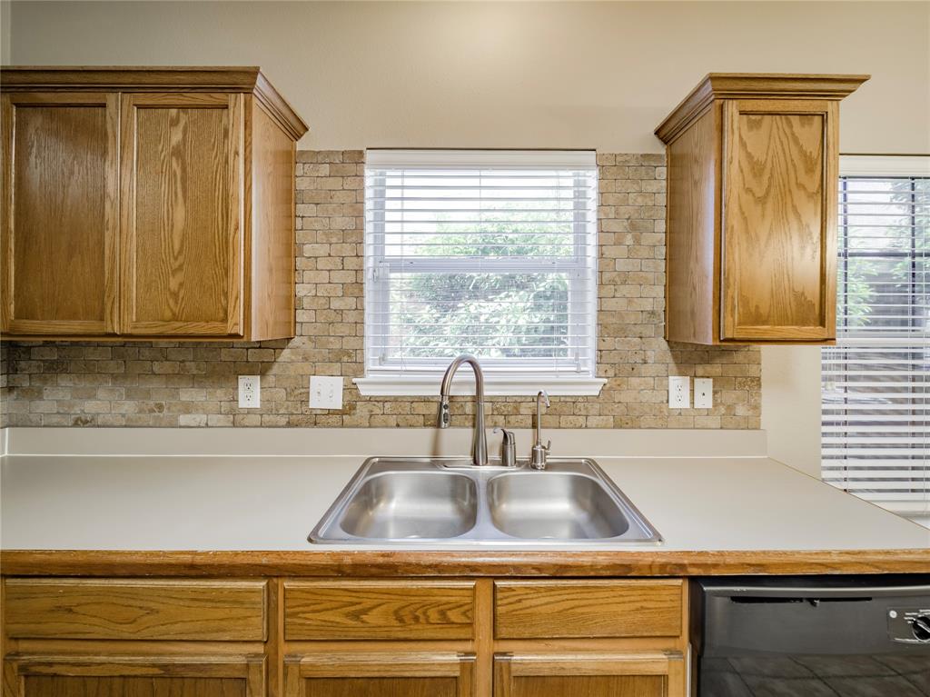 4016 Summerhill Lane Property Photo 9