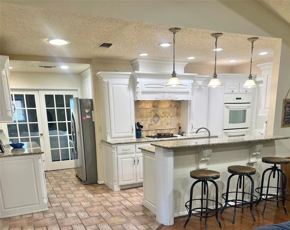 2626 Shoreline Drive Property Photo 2