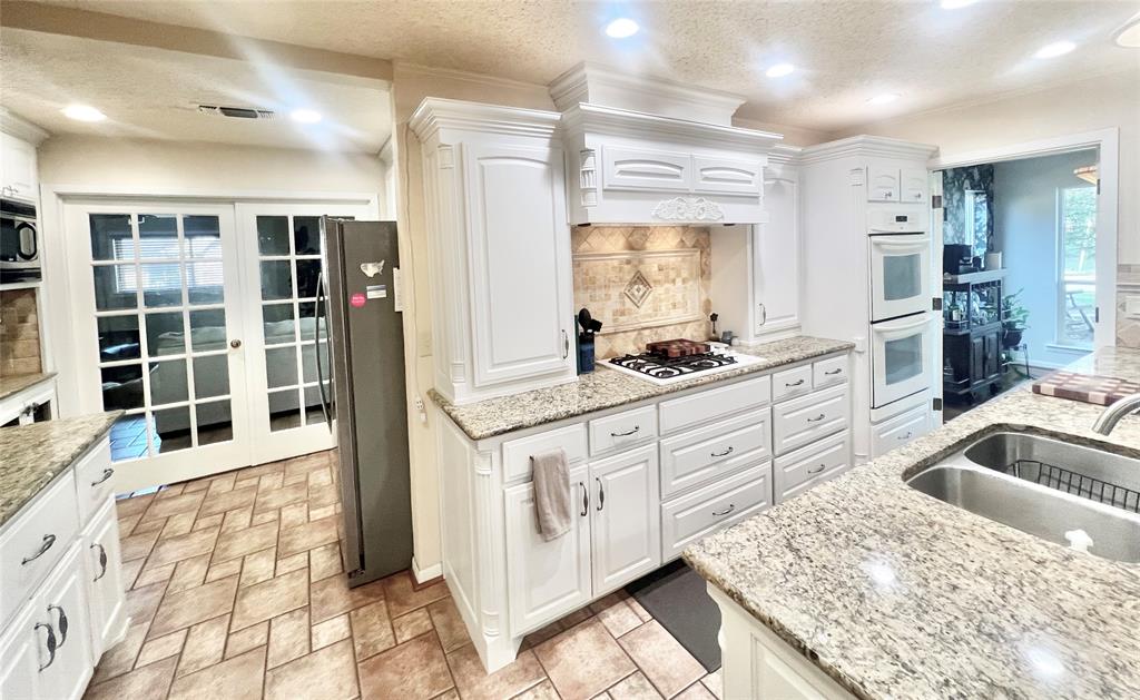 2626 Shoreline Drive Property Photo 3