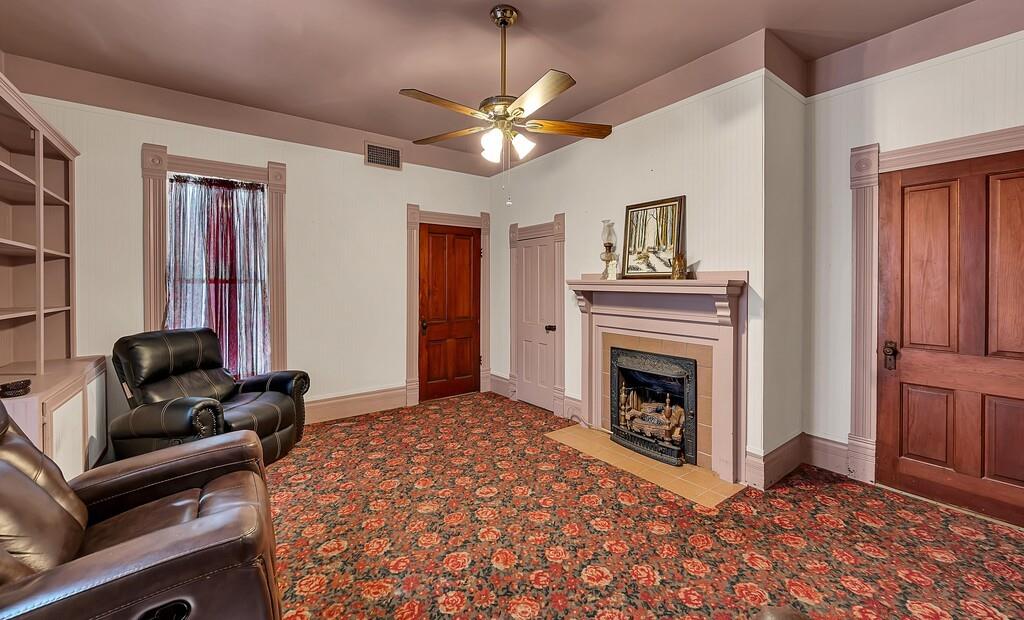 515 Hackberry Street Property Photo 5