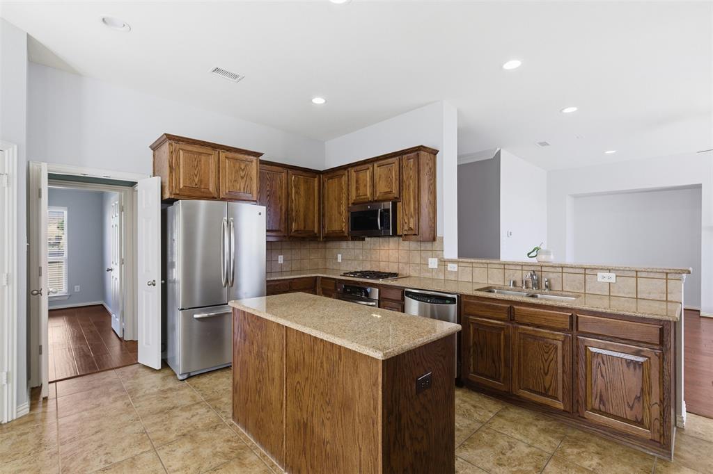 7114 Waterbury Drive Property Photo 14