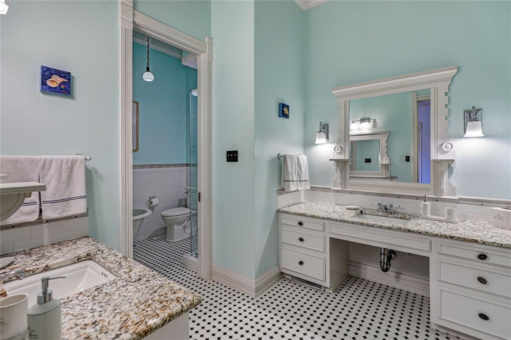 903 N College Street Property Photo 22