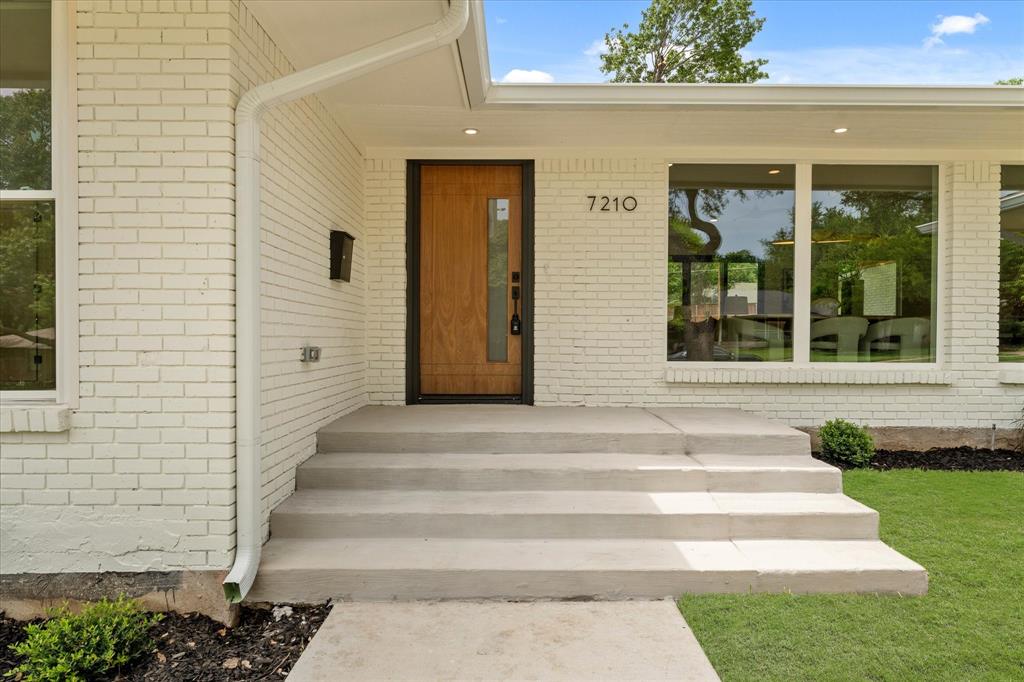 7210 Baxtershire Drive Property Photo 2