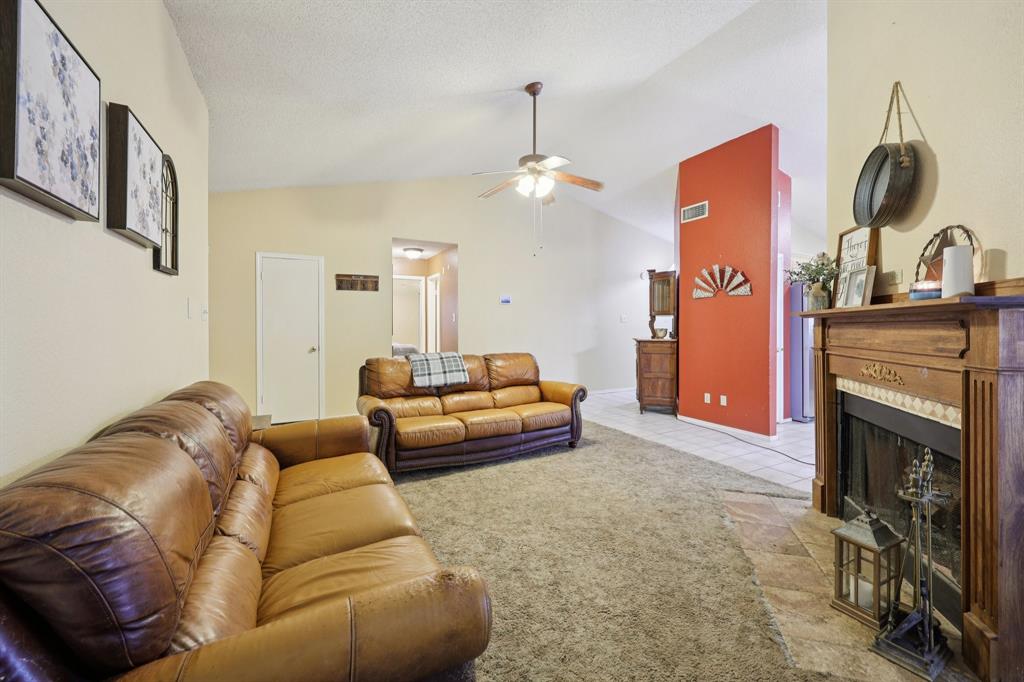 1068 W Hills Terrace Property Photo 5