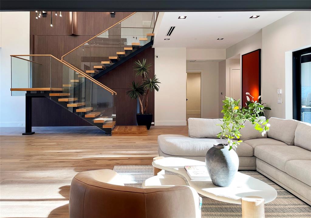 10236 Crestover Drive Property Photo 5