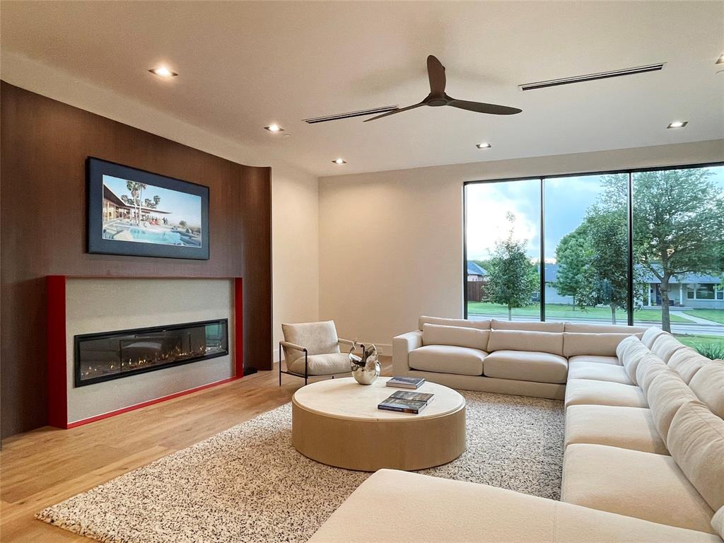 10236 Crestover Drive Property Photo 8