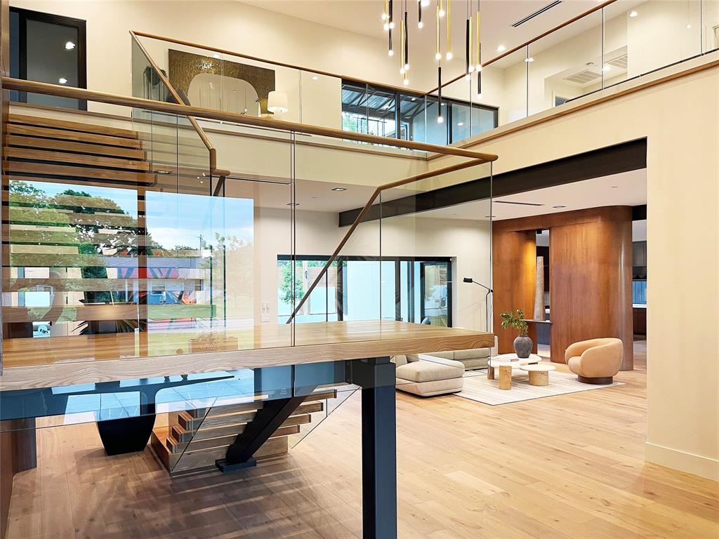 10236 Crestover Drive Property Photo 9