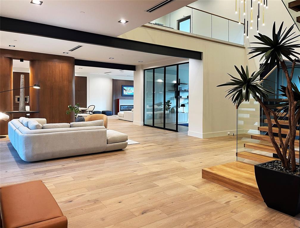 10236 Crestover Drive Property Photo 13