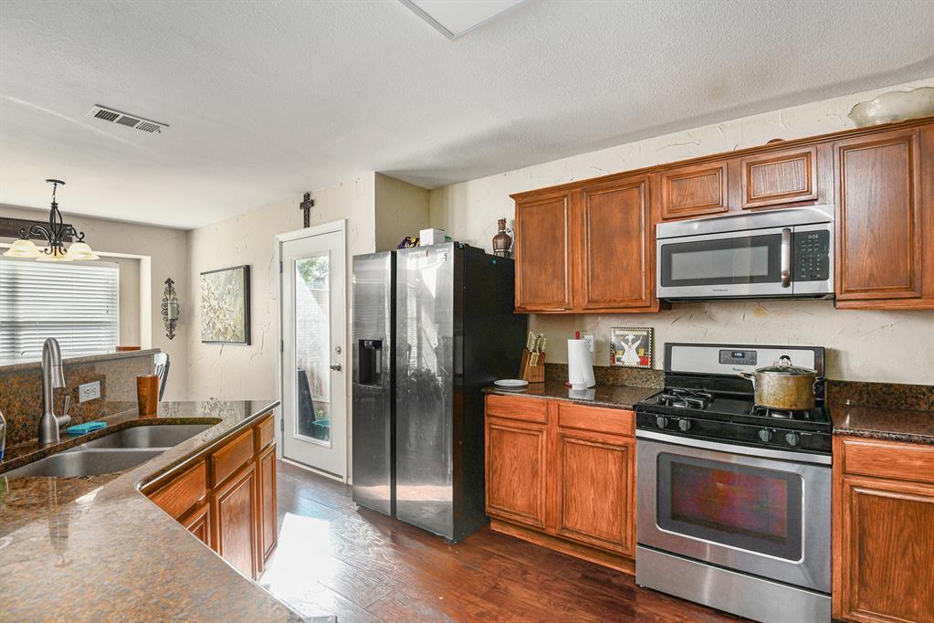 1229 Topeka Drive Property Photo 5