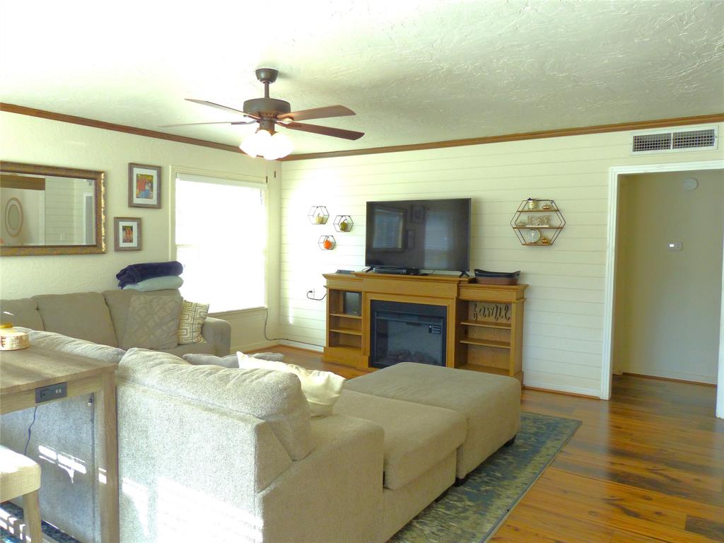 1031 11th Property Photo 7