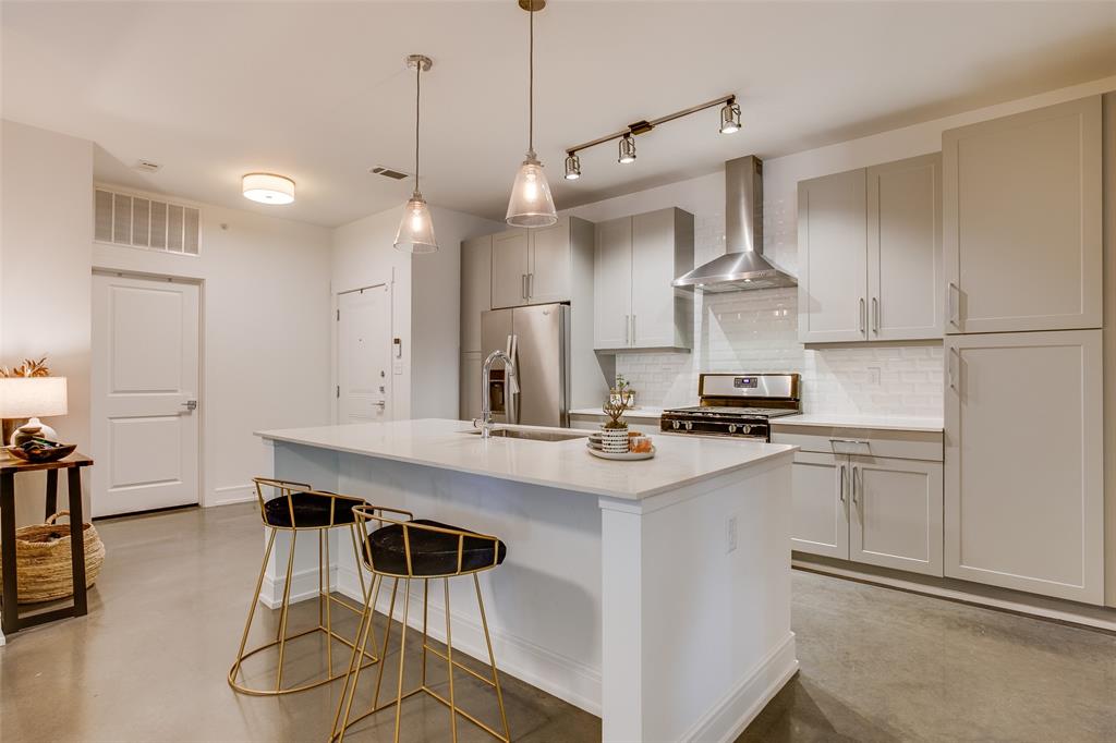 5718 Mccommas Boulevard 104 Property Photo 4