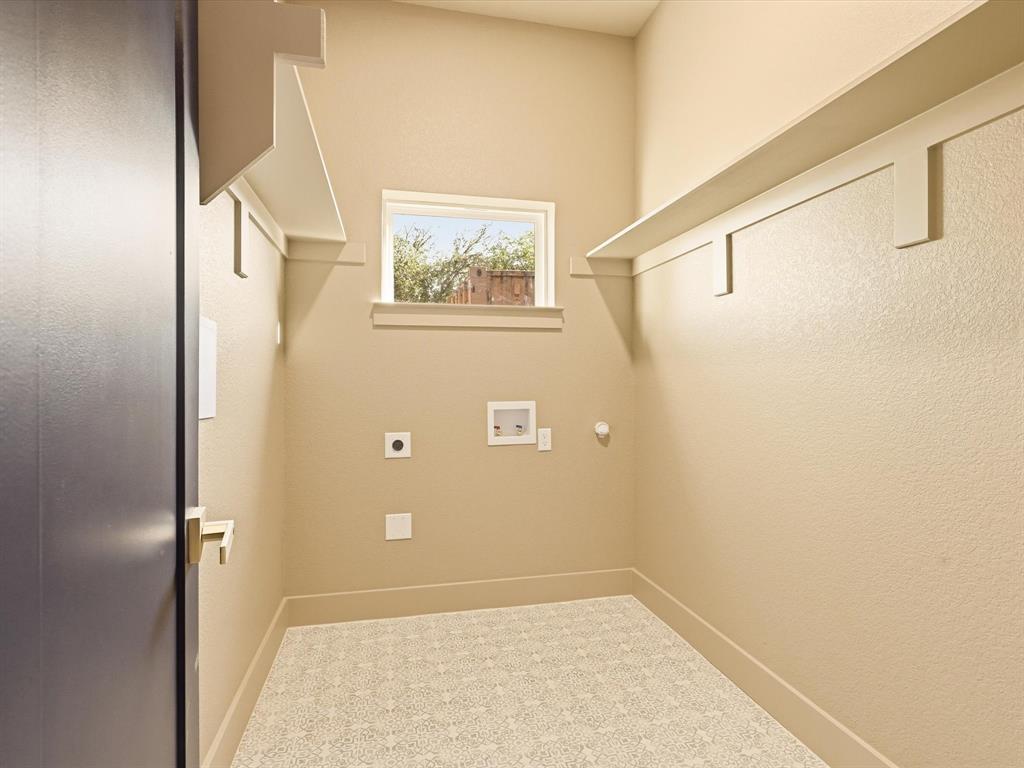 2326 Dathe Street Property Photo 8