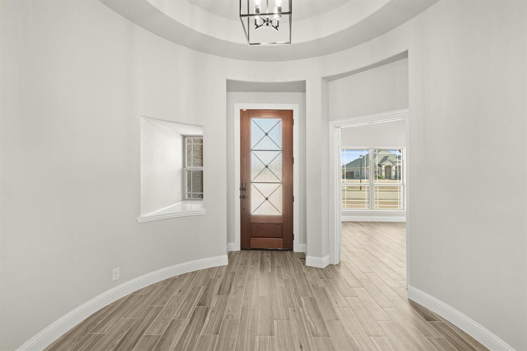 403 Crystal Lake Lane Property Photo 5