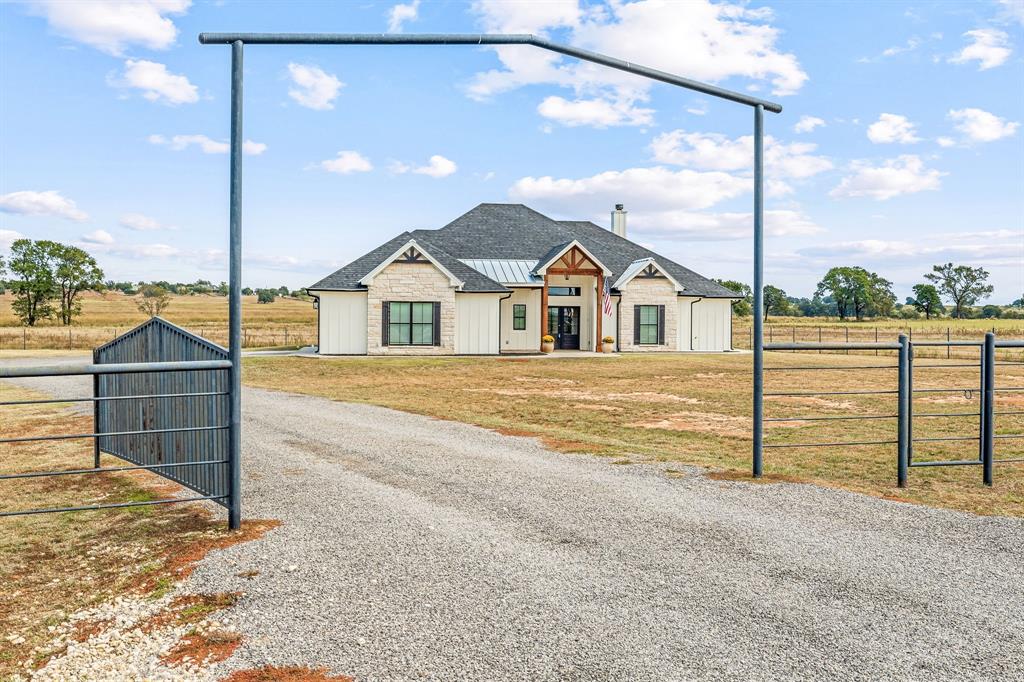 435 Oak Creek Road Property Photo 2