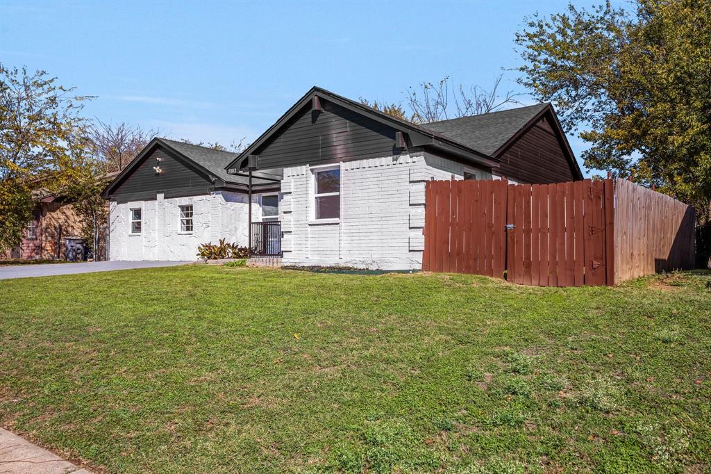7002 Troy Glen Drive Property Photo 4