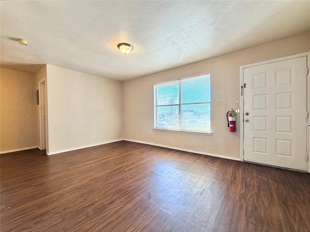 2526 W Prairie Street 201 Property Photo 3