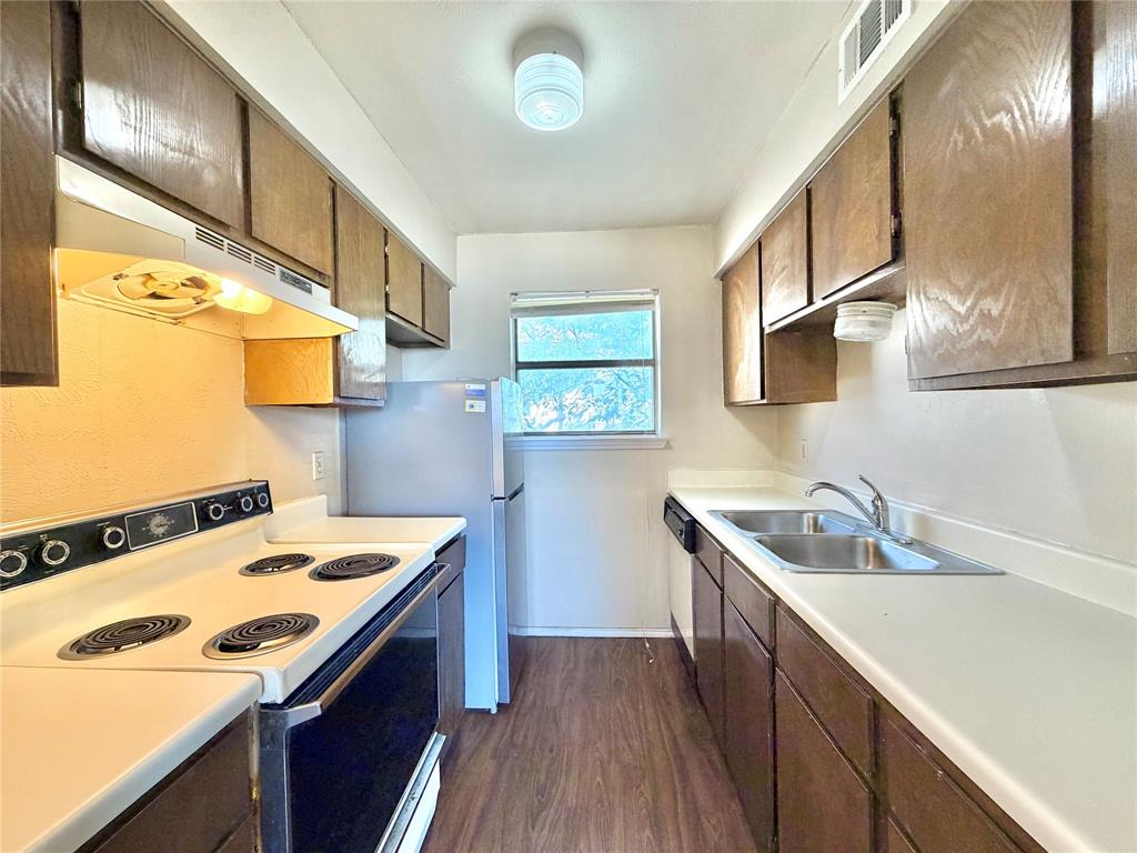 2526 W Prairie Street 201 Property Photo 4