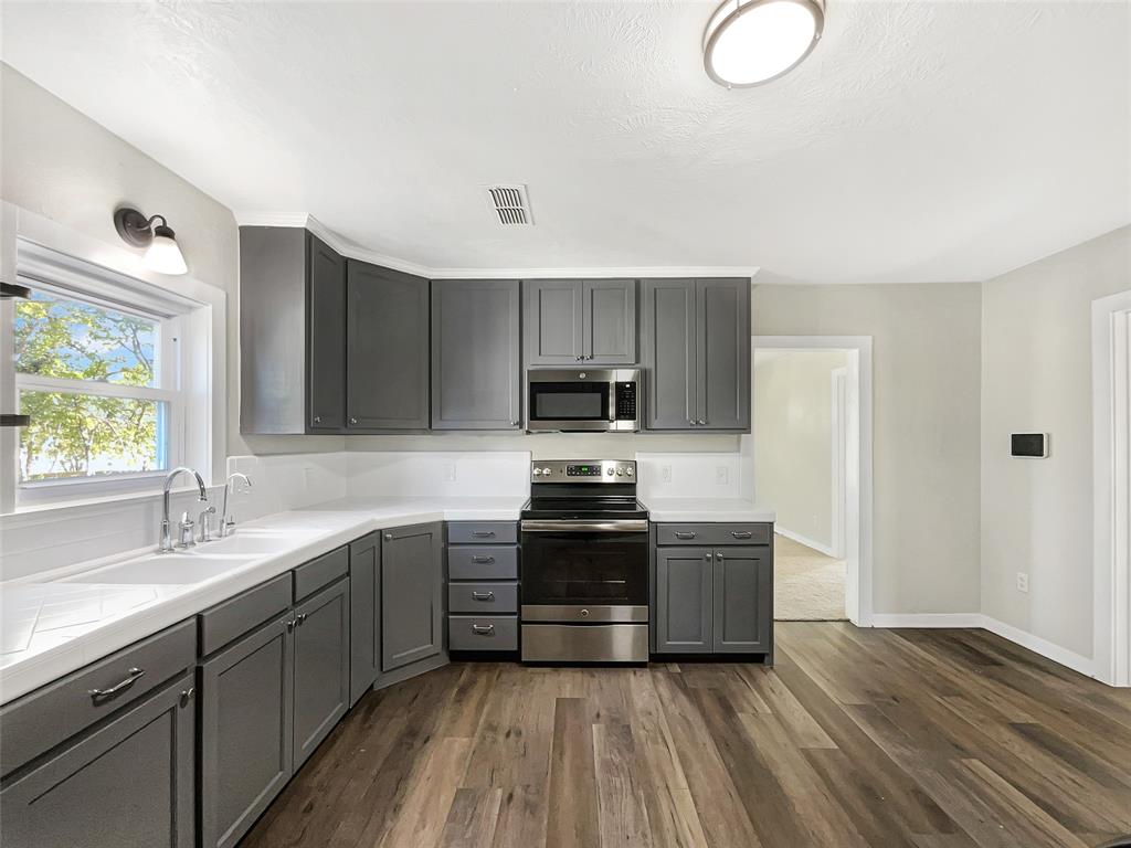 8400 Wyatt Drive Property Photo 14