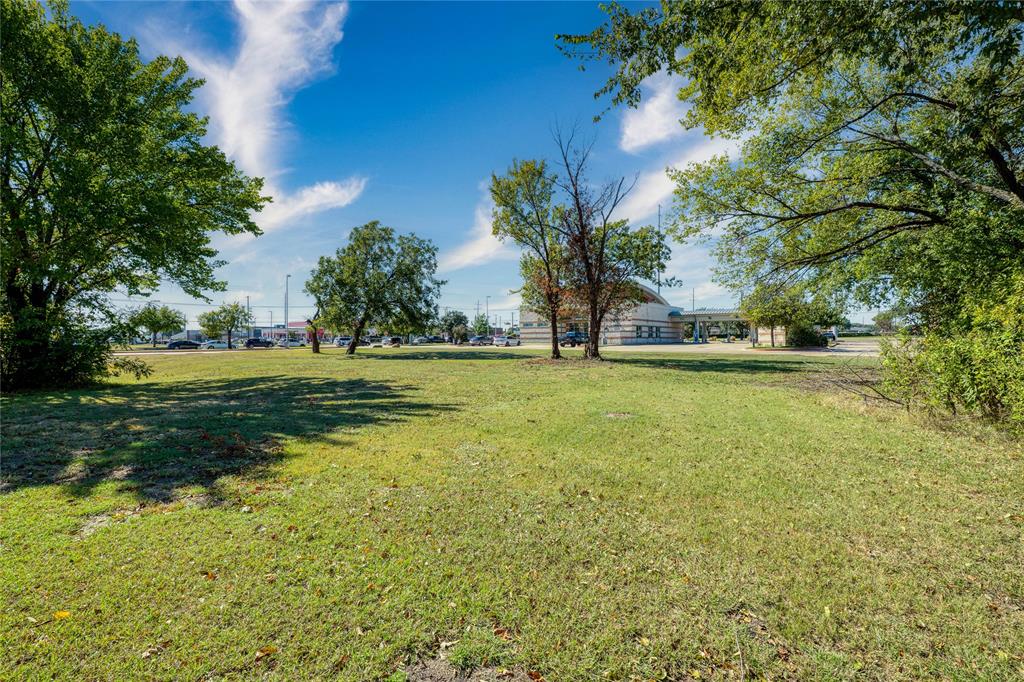 2401 Arapaho Road Property Photo 6
