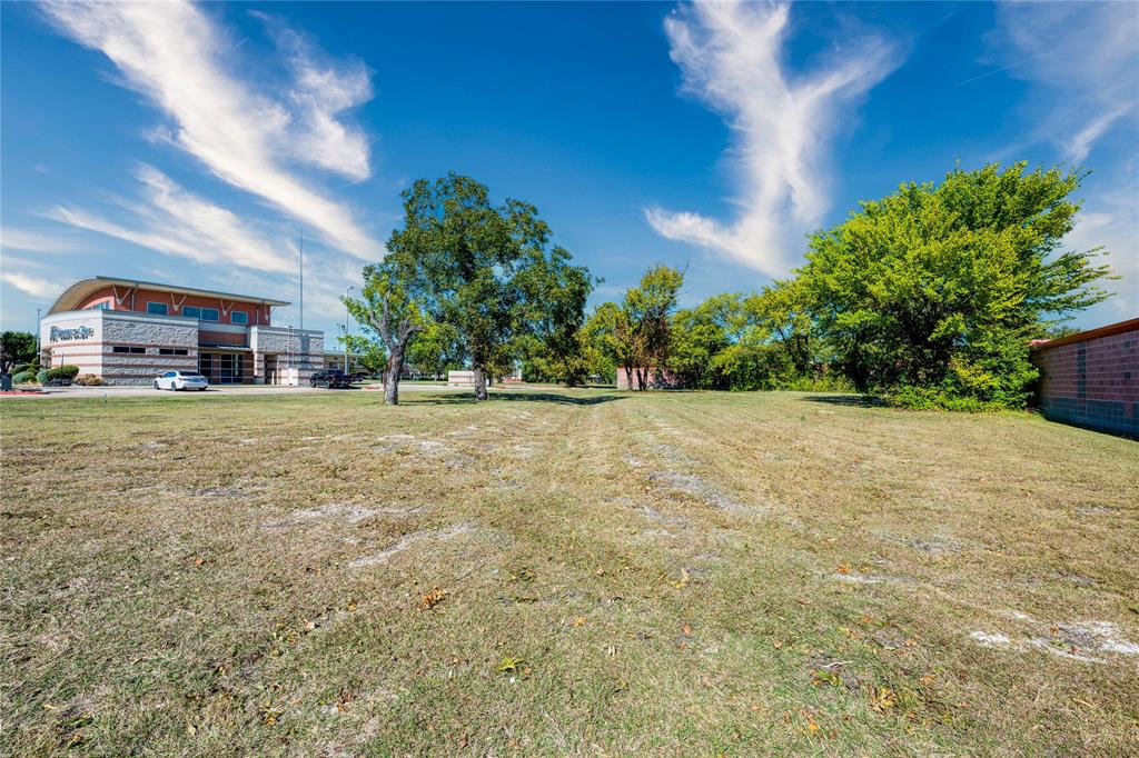 2401 Arapaho Road Property Photo 7