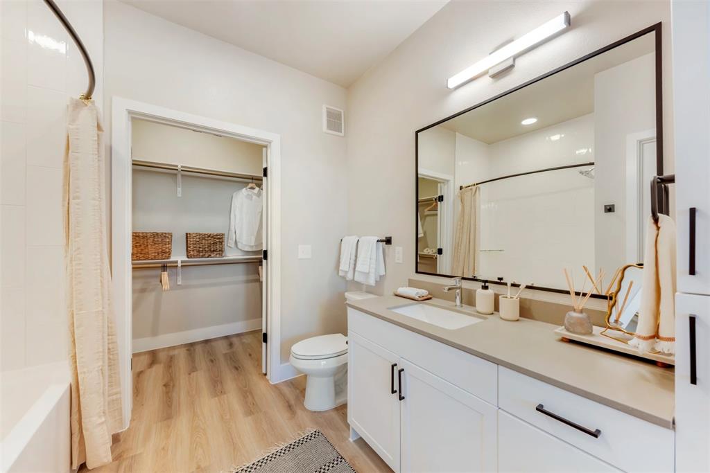 2908 East Howard Lane 07104 Property Photo 4