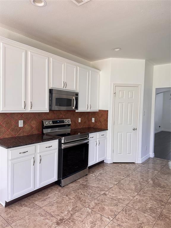 8226 Fox Creek Trail Property Photo 10