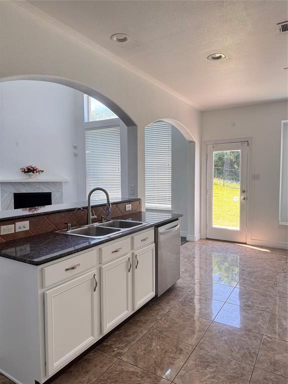 8226 Fox Creek Trail Property Photo 11