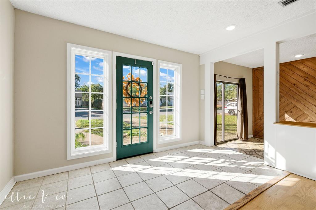 917 Blair Street Property Photo 4