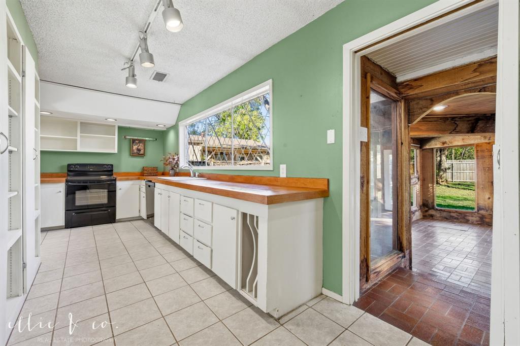 917 Blair Street Property Photo 17