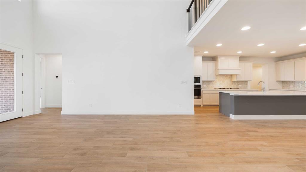 2922 Soaring Hills Drive Property Photo 8