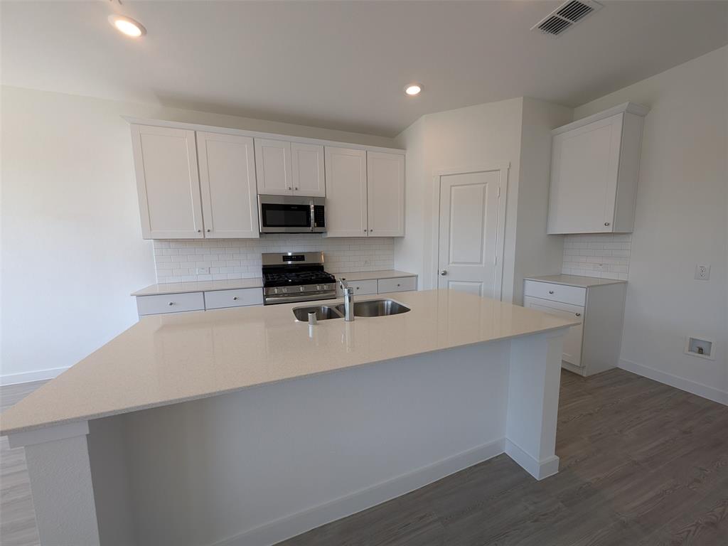 325 Texas Trail Property Photo 3