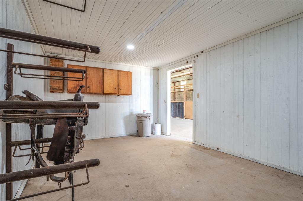 12992 Cemetery Road Property Photo 5