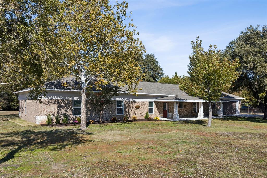 1403 Lakeview Drive Property Photo 1
