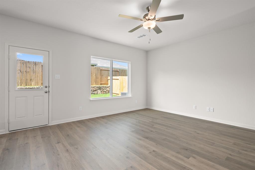 521 A D Crain Street Property Photo 4