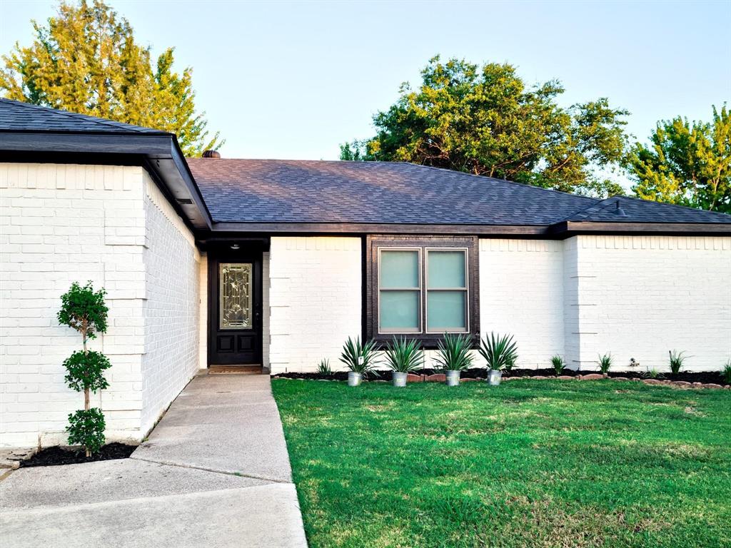 7810 Creek View Drive Property Photo 2