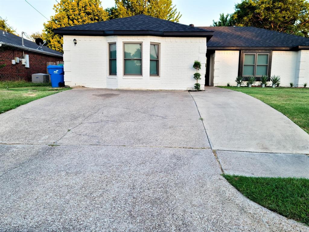 7810 Creek View Drive Property Photo 3