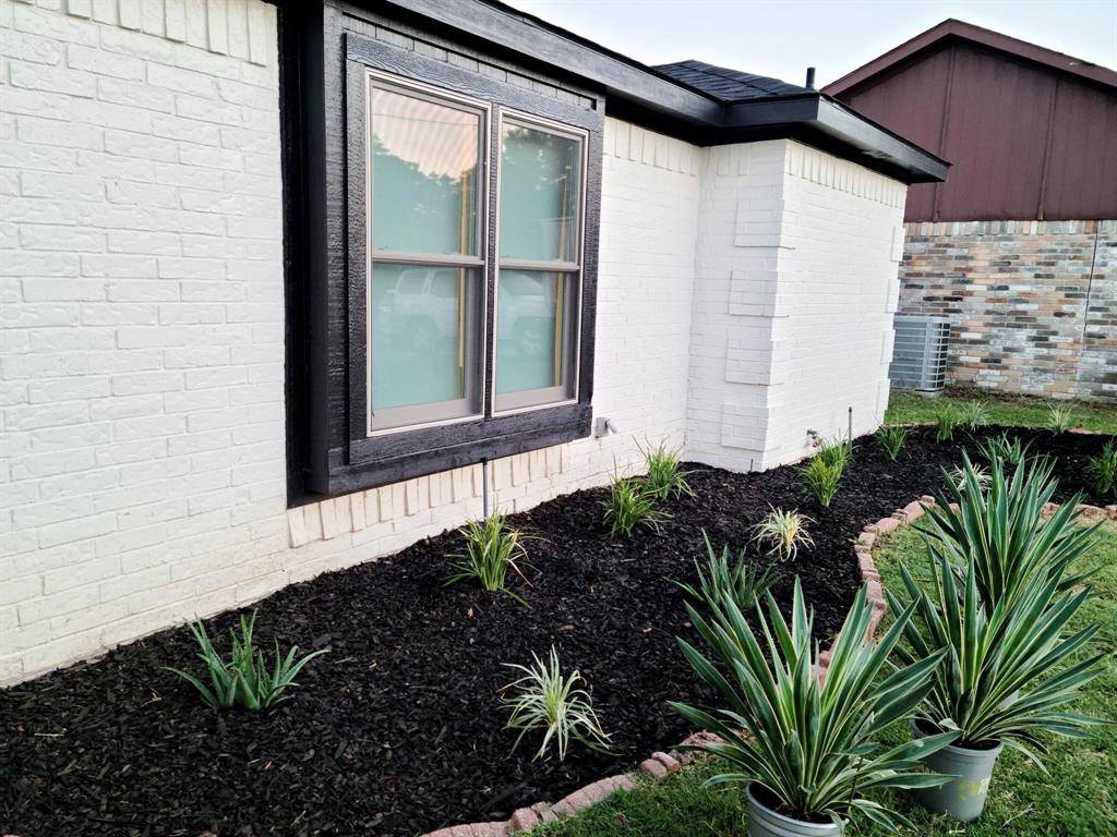 7810 Creek View Drive Property Photo 4