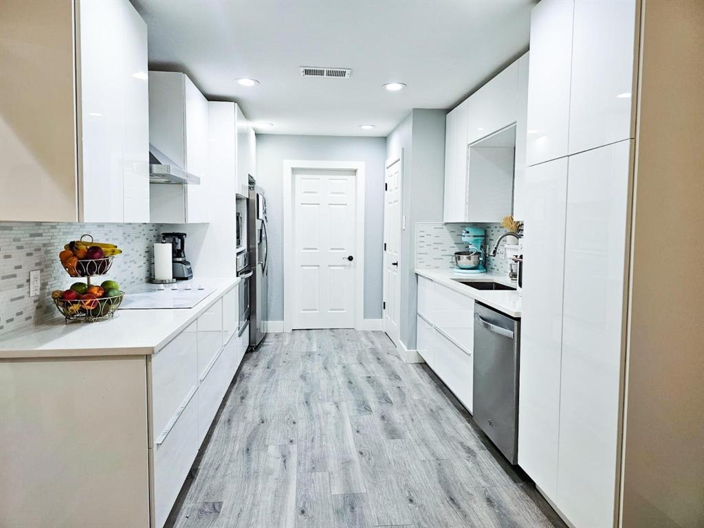 7810 Creek View Drive Property Photo 13