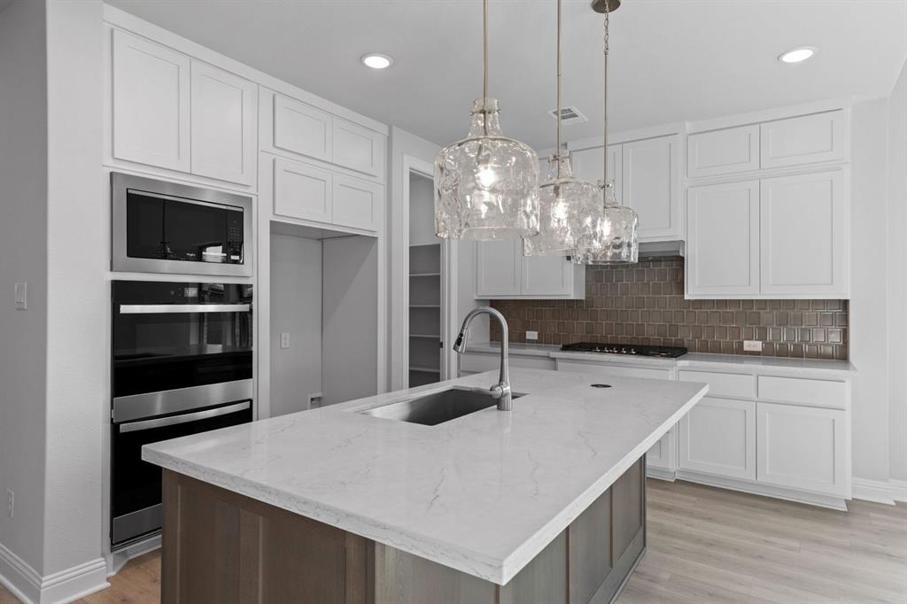 2003 Birch Street Property Photo 8